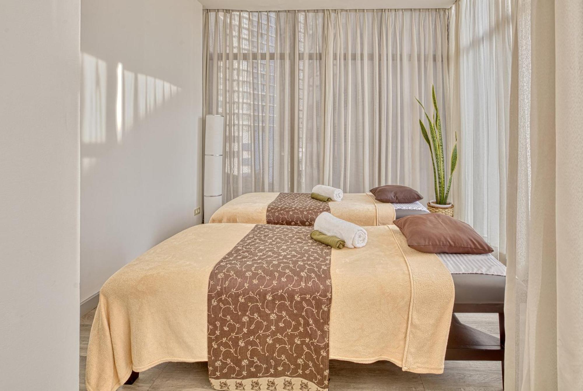 Holiday Inn & Suites Manila Galleria By Ihg Pasig City Zewnętrze zdjęcie
