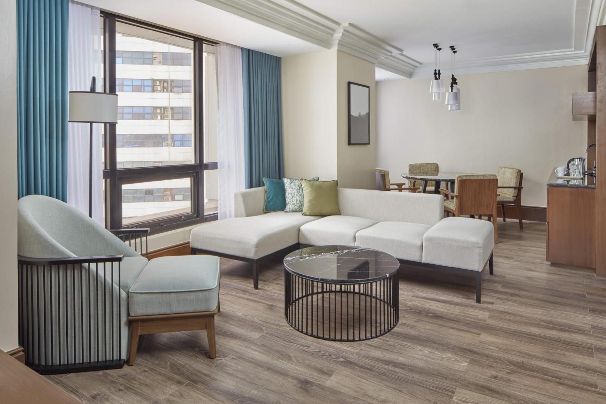 Holiday Inn & Suites Manila Galleria By Ihg Pasig City Zewnętrze zdjęcie